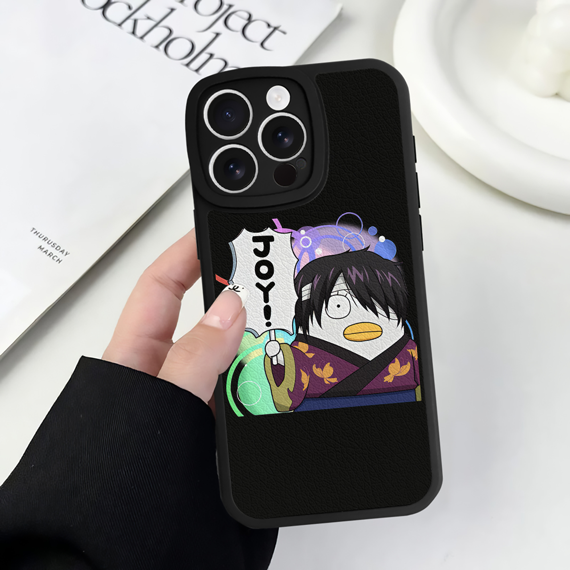 （画像用） ぎんたま 坂田銀時（さかたぎんとき） 神楽 志村新八（しむら しんぱち） GINTAMA Sakata Gintoki Kagura Shimura Shinpachi 【iPhone 16シリーズ対応】シリコンスマホケース（レザー調） 材質：シリコン
